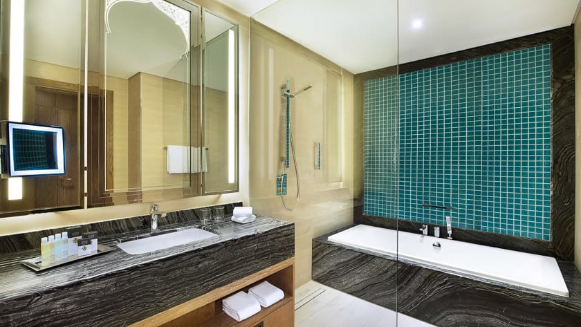 DoubleTree by Hilton Bay Club Bathroom