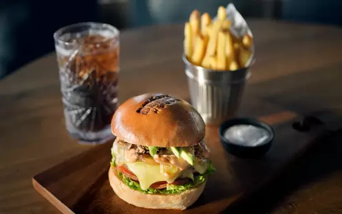 Mövenpick Resort Al Marjan Island BeachHouse burger default